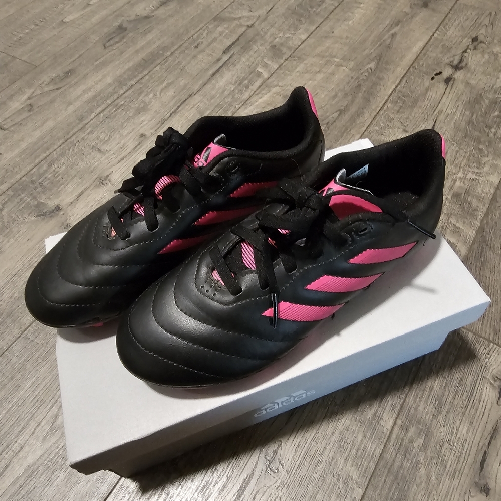 2 1/2 Black and Pink Adidas soccer cleats.